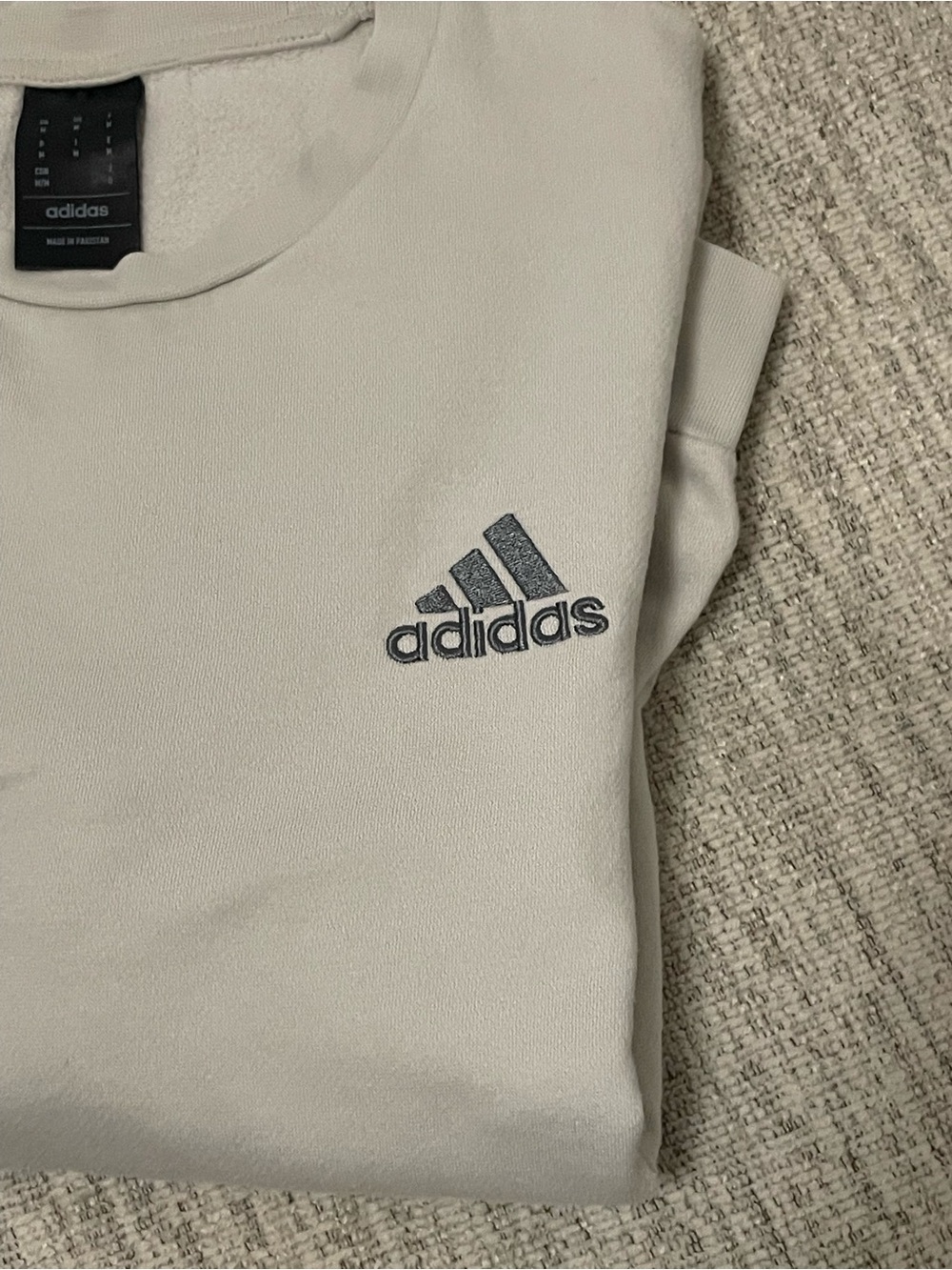 Adidas Bunale - 2
Leggings (S) & Sweatshirt (M) - Picture 15 of 16